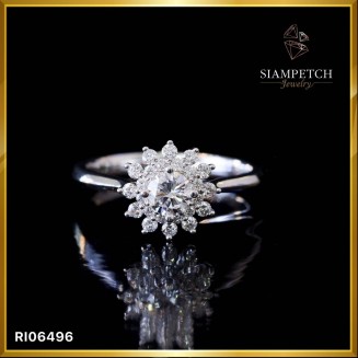 แหวนเพชรเม็ดกลาง 0.33 กะรัต สี97 ล้อมเพชร ตัวเรือน White gold18K RI06496