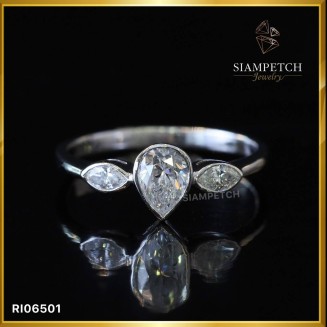 แหวนเพชรหยดน้ำ เม็ดกลาง 0.50 กะรัต สี99 ตัวเรือนWhite gold 18K RI06501