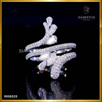 แหวนเพชรไข้ว mix shape สี 100 หน้ากว้าง ตัวเรือน white gold 18k ฝังเพชรสี 100 RI06525