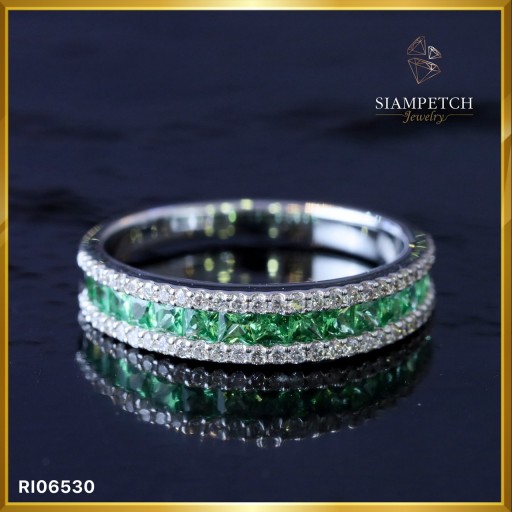 แหวนพลอยเขียวประดับเพชร สี100 RI06530 แหวนพลอยเขียวประดับเพชร สี100 RI06530