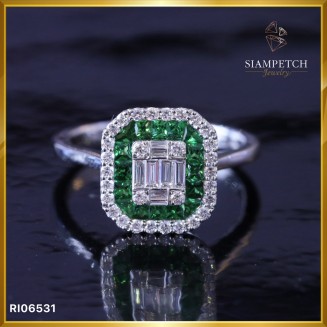 แหวนเพชรประกบสี 100 ล้อมพลอยเขียว RI06531