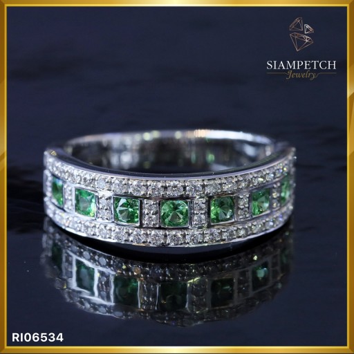 แหวนมรกตเจียระไนสี่เหลี่ยมประดับเพชรสี 100 RI06534