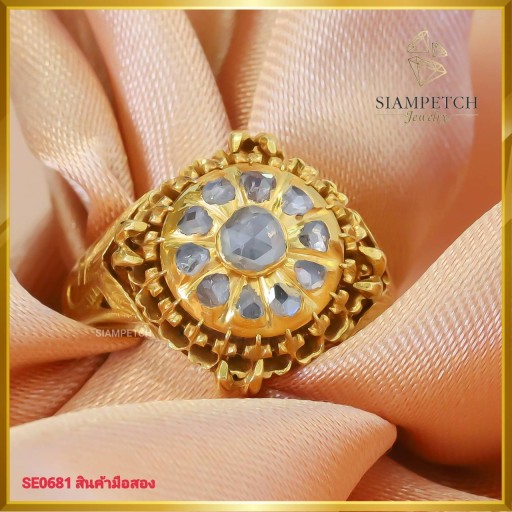 แหวนเพชรซีกฝังบนตัวเรือนทอง18K SE0681