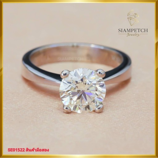 แหวนเพชรแท้ ดีไซน์เรียบหรู ฝังบนตัวเรือน ทองคำขาว 18K SE01522