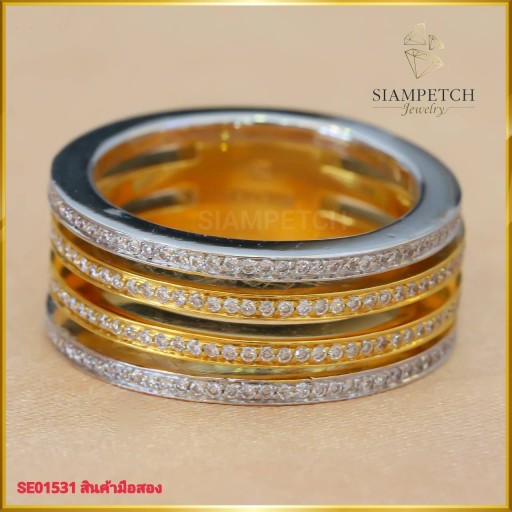 แหวนเพชรแถว สุดเก๋ ฝังบนตัวเรือน ทองคำขาว ทอง 18K SE01531