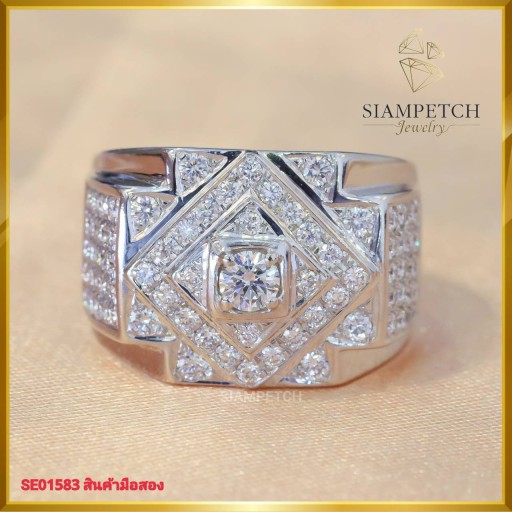 แหวนชายเพชรแท้ สี99 ทรงหน้ากว้าง บนตัวเรือนทองคำขาว 18K SE01583