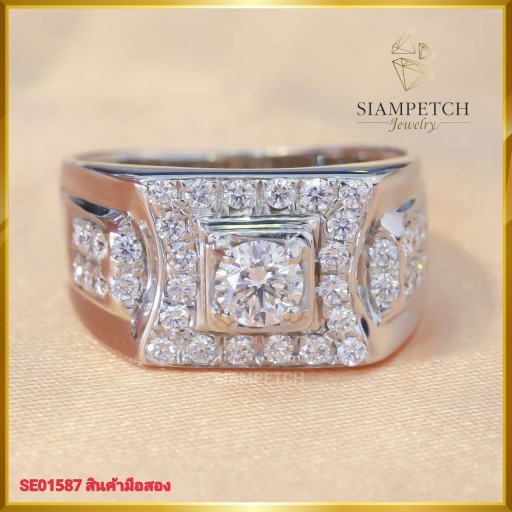 แหวนชายเพชรแท้ สี100 ทรงหน้ากว้าง บนตัวเรือนทองคำขาว 18K SE01587