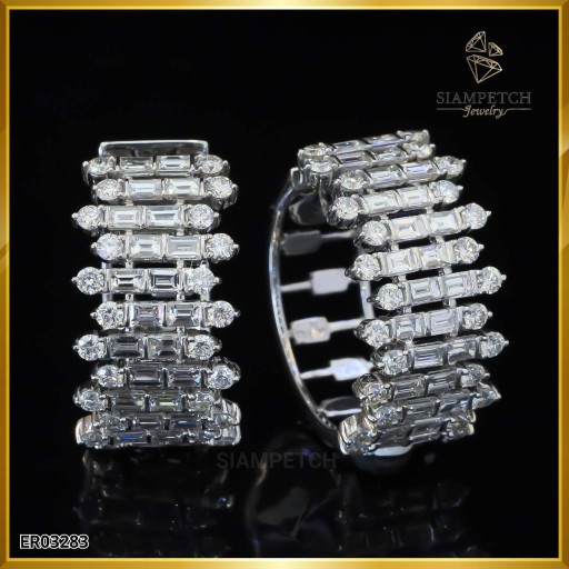 ต่างหูห่วง เพชรแท้ ดีไซน์หน้ากว้าง สุดหรู ฝังบนตัวเรือนทองคำขาว 18K ER03283