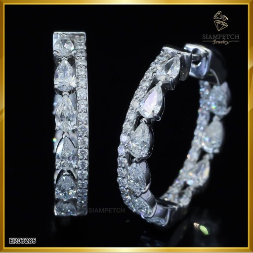 ต่างหูห่วง เพชรแท้ ดีไซน์สุดหรู ฝังบนตัวเรือนทองคำขาว 18K ER03285