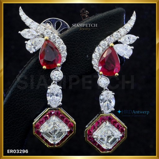 ต่างหูเพชรแท้ Asscher Cut สี 97 ใบเซอร์ HRD ประดับด้วยทับทิมน้ำงามดีไซน์ร่วมสมัย ER03296 ต่างหูเพชรแท้ Asscher Cut สี 97 ใบเซอร์ HRD ประดับด้วยทับทิมน้ำงามดีไซน์ร่วมสมัย ER03296