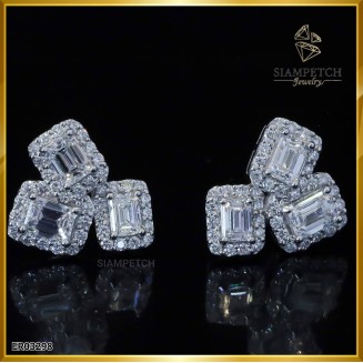 ต่างหูเพชรแท้ ดีไซน์ เอมเมอรัลคัท ล้อมเพชร สี100 ตัวเรือนทองคำขาว 18K ER03298