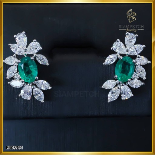 ต่างหู มรกตแซมเบีย ประดับเพชรแท้ สี99 ตัวเรือนทองคำขาว 18K ER03301
