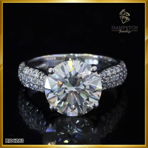 แหวนเพชรแท้ เม็ดยอด 5.02 กะรัต ฝังบนตัวเรือนทองคำขาว 18K RI06283
