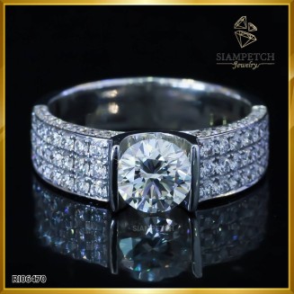 แหวนหมั้นเพชรแท้เม็ดยอด 1.01 กะรัต ตัวเรือนสุดเก๋ ฝังบนตัวเรือนทองคำขาว 18K RI06470