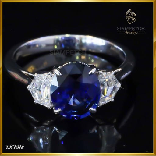 แหวนไพลิน ซีลอนเผาเก่า 2.39 กะรัต ประดับเพชร สี99  ตัวเรือนทองคำขาว 18K RI06659