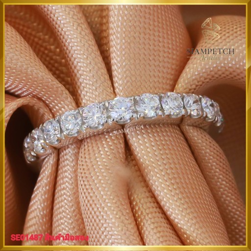 แหวนแถวเพชแท้ ดีไซน์เพชรครึ่งวงฝังบนตัวเรือนทองคำขาว 18K SE01487
