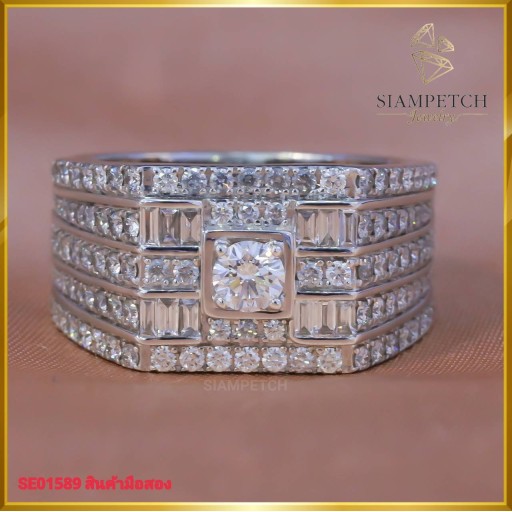 แหวนเพชร สี99 ทรงหน้ากว้าง บนตัวเรือนทองคำขาว 18K SE01589