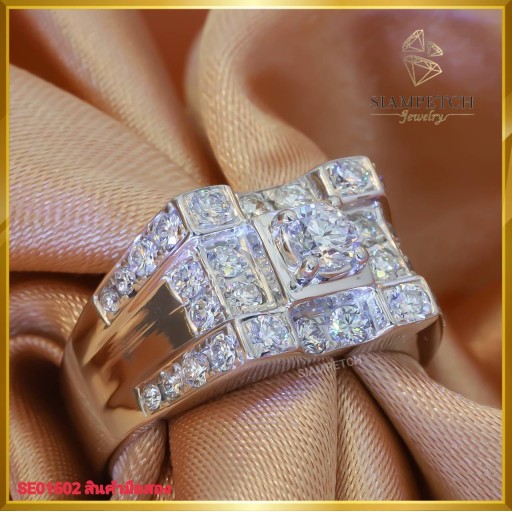 แหวนเพชรแท้ ดีไซน์ หน้ากว้าง เพชรสี100 ฝังบน ตัวเรือนทองคำขาว 18K SE01602