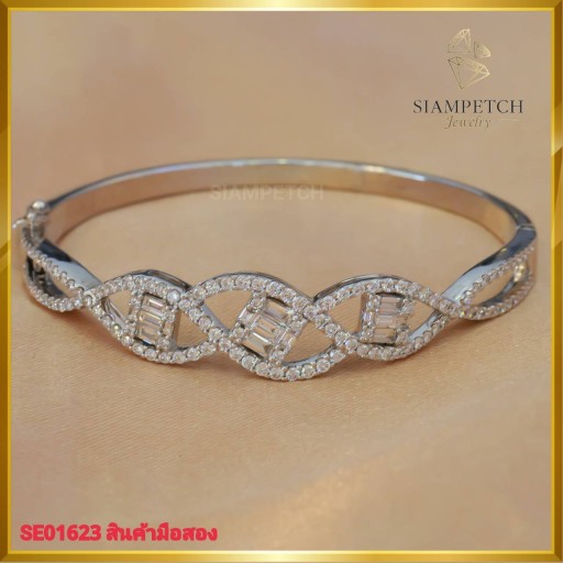 กำไลเพชรแท้ สี99 ดีไซน์สุดเก๋ ฝังบนตัวเรือนทองคำขาว18K  SE01623