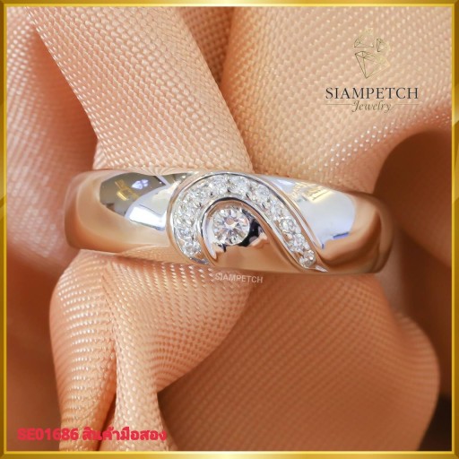 แหวนเพชแท้ ดีไซน์เก๋ ฝังบนตัวเรือนทองคำขาว18K SE01686
