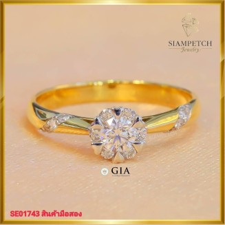 แหวนเพชรแท้ เม็ดยอด 0.20 กะรัต สี100พร้อมใบการันตีจากสถาบันGIA  และประดับเพชรบ่าข้าง ฝังตัวเรือนทอง18K SE01743