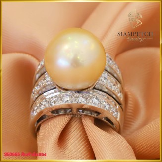 แหวนเพชรแท้ ฝังมุกสีทอง ฝังตัวเรือนทองคำขาว 14K  ดีไซน์ทรงหน้ากว้าง SE0665