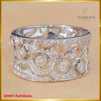 แหวนเพชรแท้ ดีไซน์ทรงหน้ากว้าง ฝังบน ตัวเรือนทองคำขาว 18K SE0691